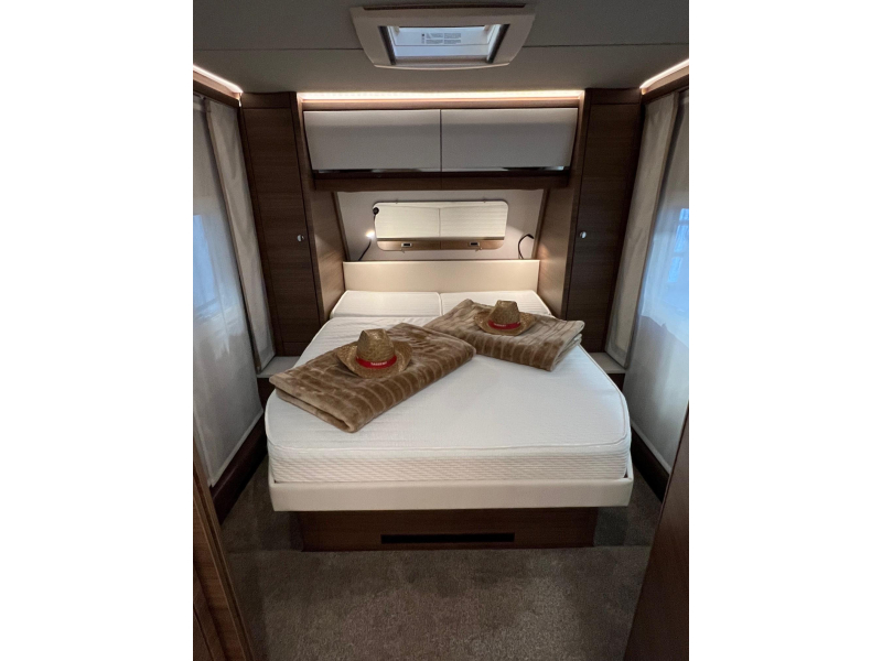 Tabbert Puccini 685 DF queensbed, mover, airco  foto: 2