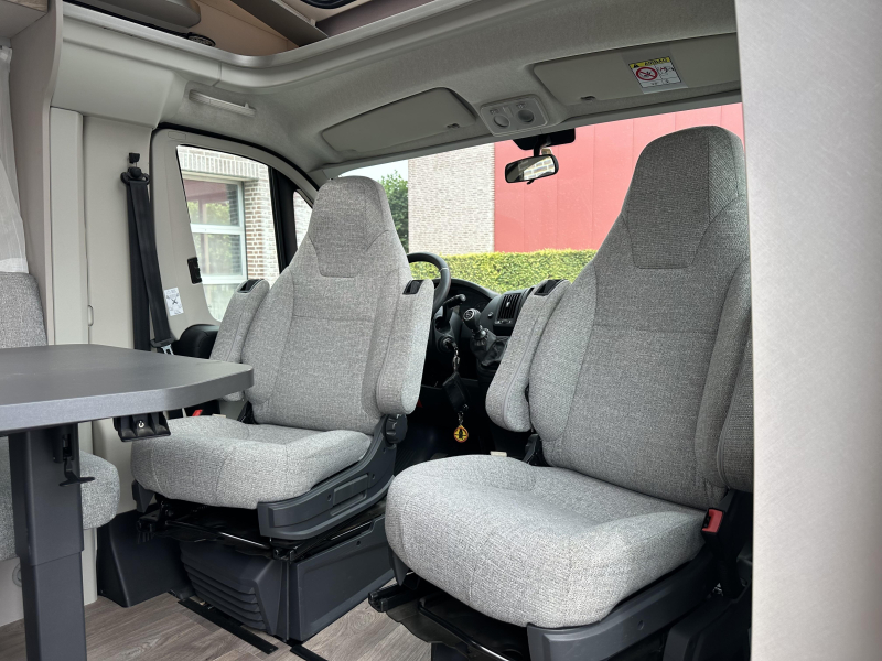 Hymer Exsis 580 PURE E&P leveling system photo: 12