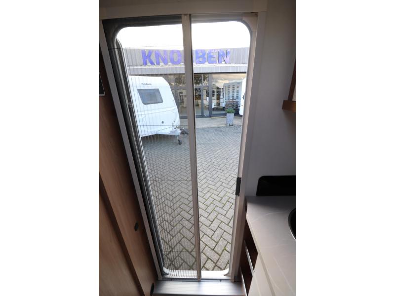 Hobby De Luxe 400 SFE Mover, voortent, fietsdr.  foto: 17