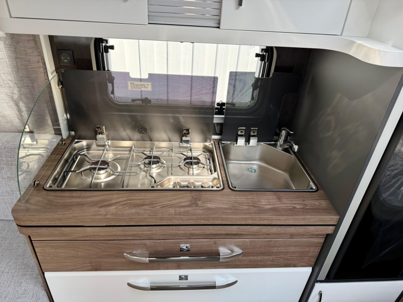Hobby Excellent Edition 460 UFE &iexcl;Cama francesa y asiento redondo! foto: 18