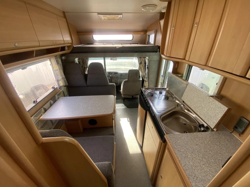 Dethleffs Globetrotter 6 PERS Met stapelbed &XXL garage  foto: 17