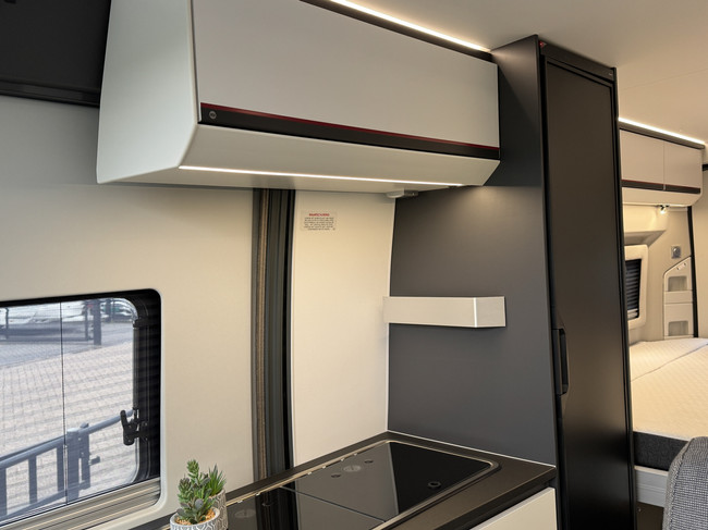 Adria Twin Sports 640 SGX Supreme 180 pk AUTOMAAT 9-Traps Euro6 Fiat Ducato Maxi 4250 kg **Lengtebedden in hoogte verstelbaar/Hefdak m foto: 19