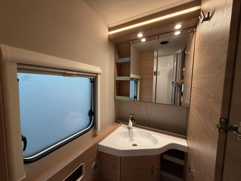 Knaus Sudwind Black Selection 500 QDK Etagenbett / Querbett Foto: 14