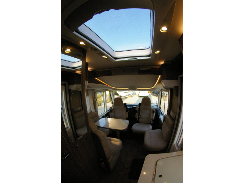 Hymer B 444 DL Hefbed, zeer compact.  foto: 6