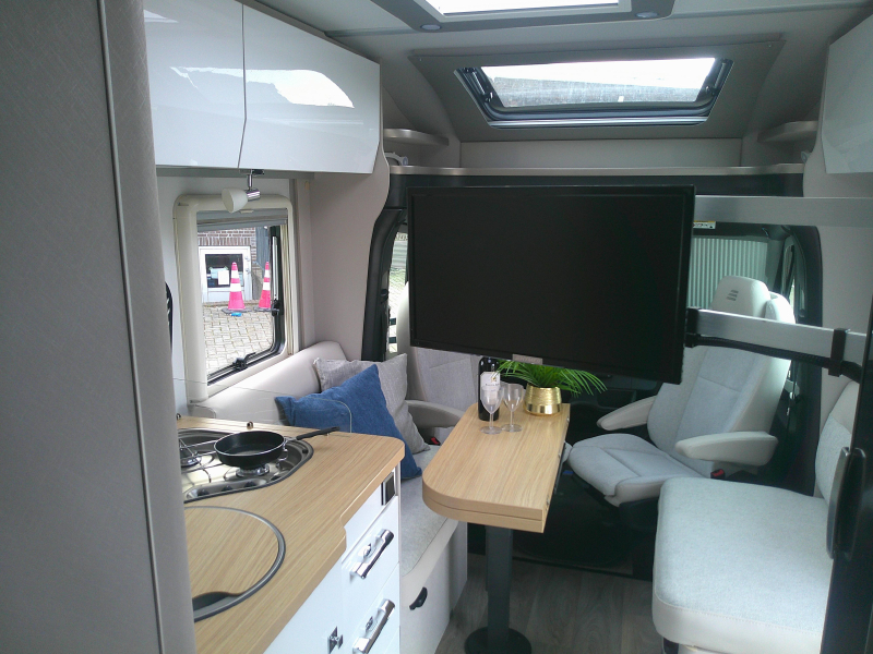 Hymer Tramp S 685 Als nieuw! super compleet  foto: 6