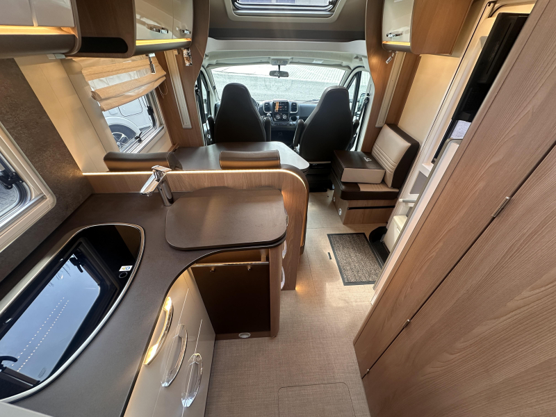Bürstner Lyseo Harmony Line 690 Fiat 140PK Lengtebedden  foto: 11