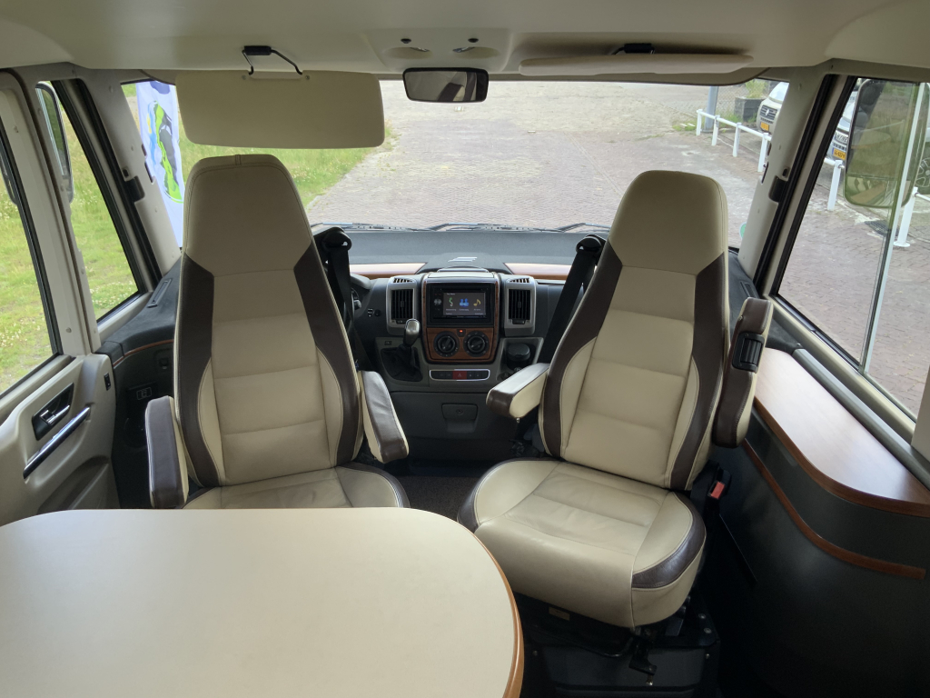 Hymer B 514 SL Star-Edition, AUTOMAAT, Integraal, Motor-airco, Luchtvering, Alko-Max-chassis, Dwarsbed & hefbed Marum Camper centrum on the road  foto: 19