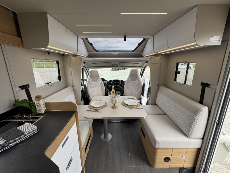Adria Matrix Plus 670 DL Automaat Omvormer Airco  foto: 11