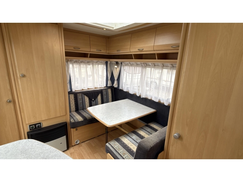 Dethleffs Camper 440 DB Zugsitz Festbett Toilette Foto: 1