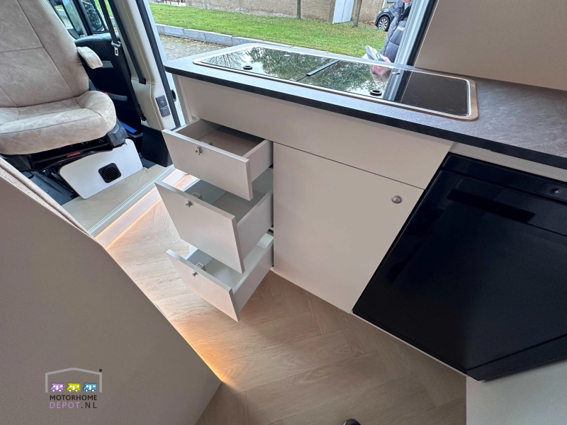 Peugeot Boxer 600 Nieuw gebouwde camper  foto: 14