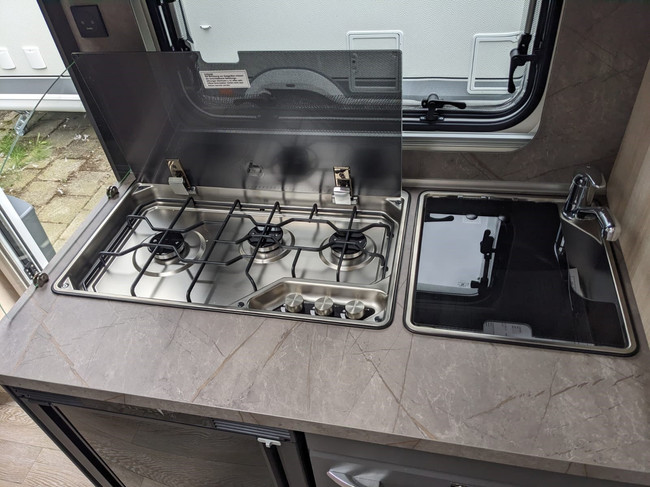 Hobby De Luxe 460 LU Foto: 7