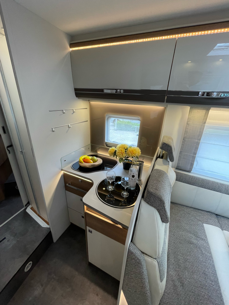 Dethleffs TREND 7057 QUEENSBED AUTOMAAT OVEN BEARLOCK foto: 6