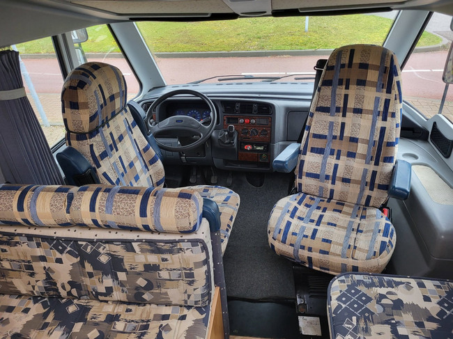Fiat 230 2.8jtd Bürstner Top staat veel ruimte foto: 14