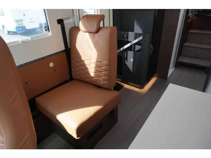 Adria Sonic Supreme 700 DL Automaat 180 PK  foto: 7