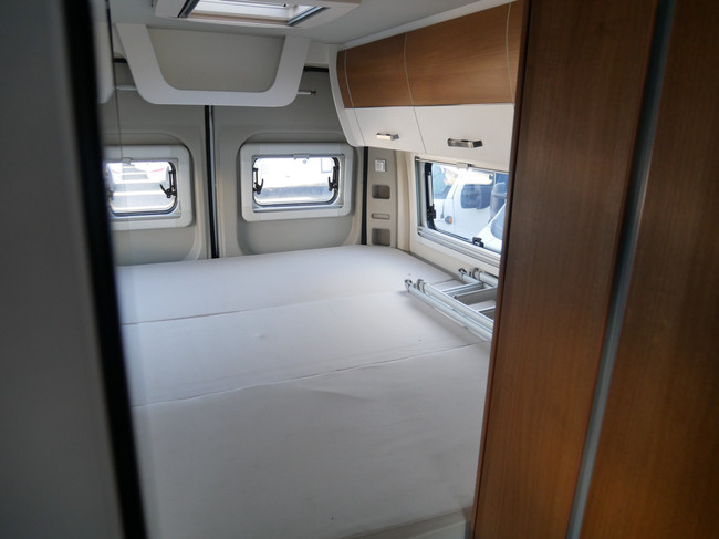 Knaus Van Tourer, Camas longitudinales, Techo elevable para dormir, Autom&aacute;tico de 9 velocidades. foto: 17