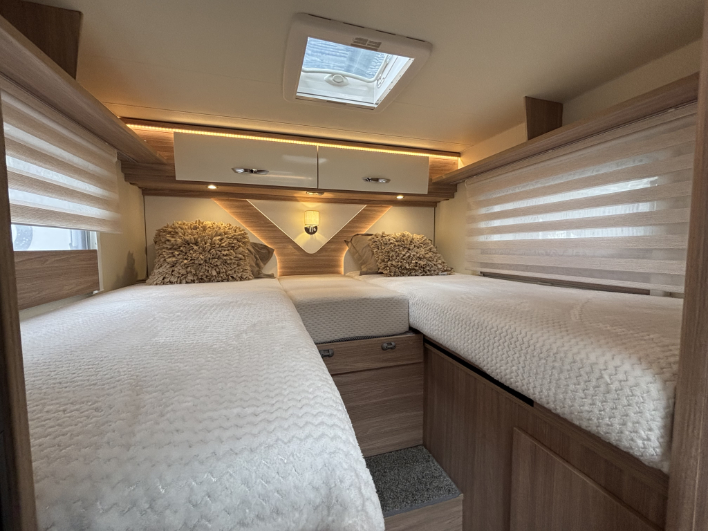 B&uuml;rstner Lyseo Harmony 690 CAMAS INDIVIDUALES+CAMA ABATIBLE MERCEDES foto: 2