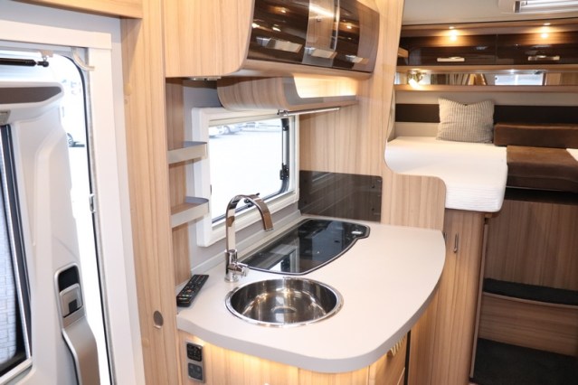 9-speed AUTOMATIC Knaus Platinum Edition Sun TI 650 flat floor single beds (80 photo: 39