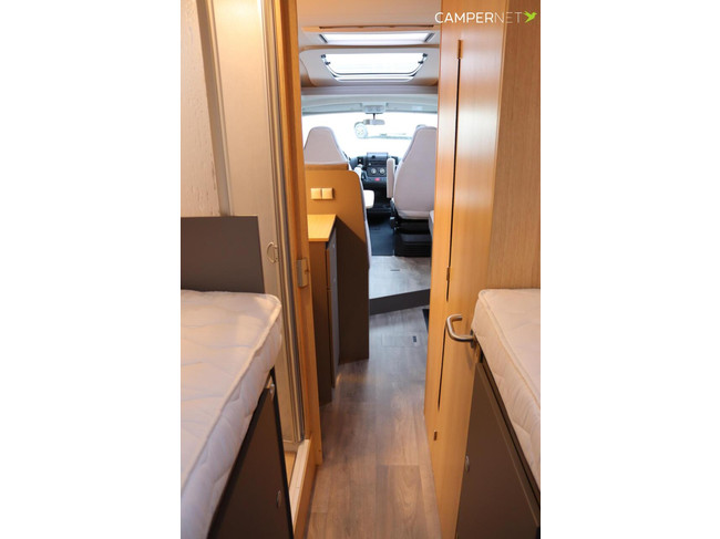 LMC Tourer T730G 165pk | Lengtebedden | Thule Luifel | Thule Fietsendrager| Gescheiden douche | Zenec multimediasysteem | foto: 20