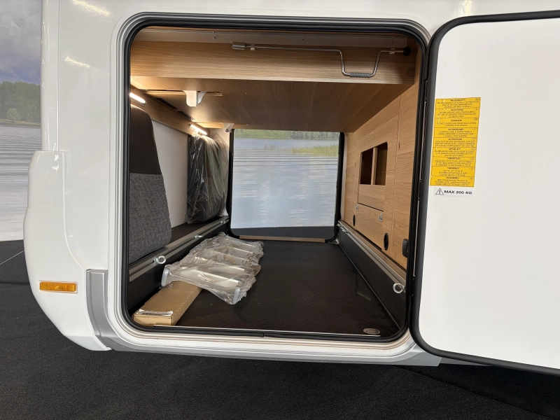 Adria Coral Plus 670 DC queensbed / automaat  foto: 5