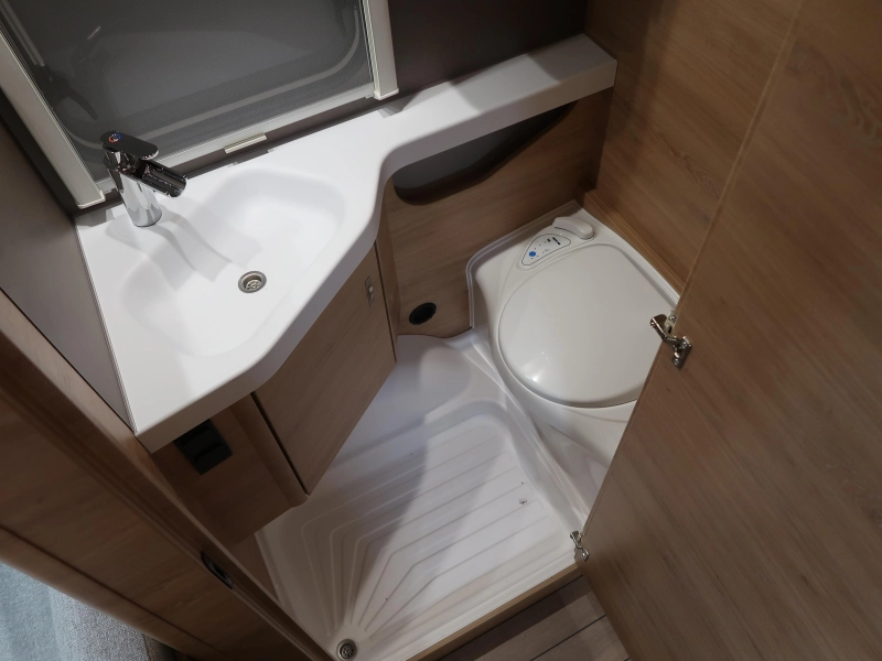 Knaus Sudwind Black Selection 420 QD COMPACT EN GROTE KEUKEN !  foto: 9