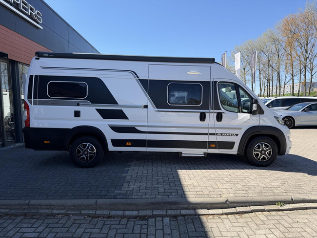 Adria Twin Supreme 640 SGX 9T-Automatic Solar Panel Lithium Maxxfan photo: 5