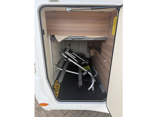 Chausson Flash 718 EB cama queen+cama abatible portabicicletas panel solar antena parab&oacute;lica el&eacute;ctrica TV puerta mosquitera remis plisado foto: 4