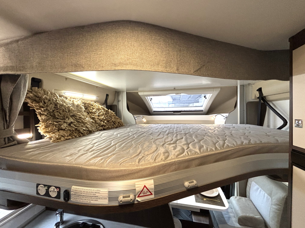 Benimar Tessoro 495 Northautokapp AUTOM&Aacute;TICA CAMA QUEEN+CAMA ABATIBLE foto: 4