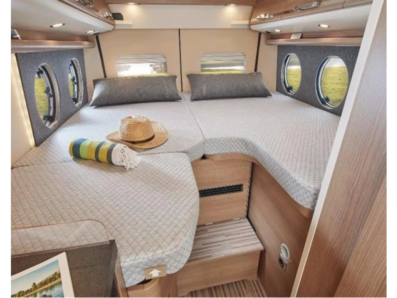 Malibu Diversity Coupe 640 LE K Lengtebedden, Automaat  foto: 4