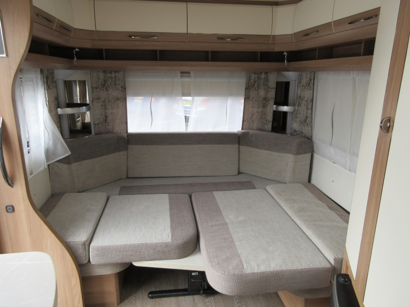 Hobby De Luxe 455 UF SEHR GEPFLEGT UND MIT MOVER Foto: 7