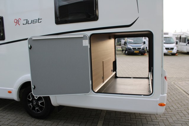 Dethleffs 7052 DBM Just 90 Queenbed + hefbed riante garage (94  foto: 6