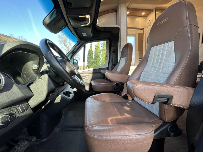 Bürstner Lyseo M Harmony Line 690 G | Mercedes | automaat  foto: 3