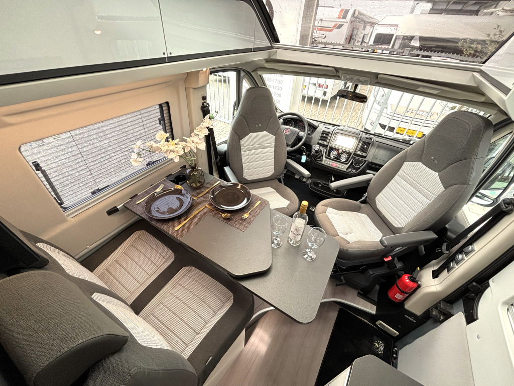 Adria Twin 640 SLB Supreme ENKELE BEDDEN EURO6 MAXI CHASSIS foto: 1