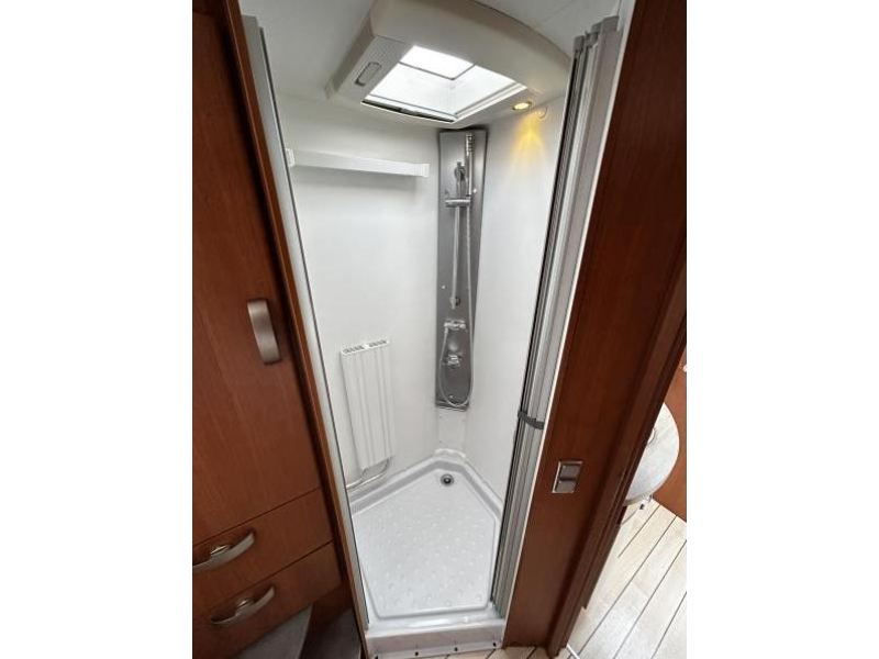 Pilote Explorateur G 741 Dwarsbed/Hefbed/Alde/2012  foto: 14