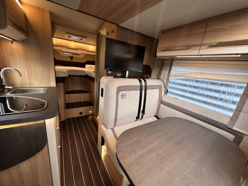 Knaus Sky Wave 60 Years 650 MEG Fiat 140PK Lengtebedden  foto: 5