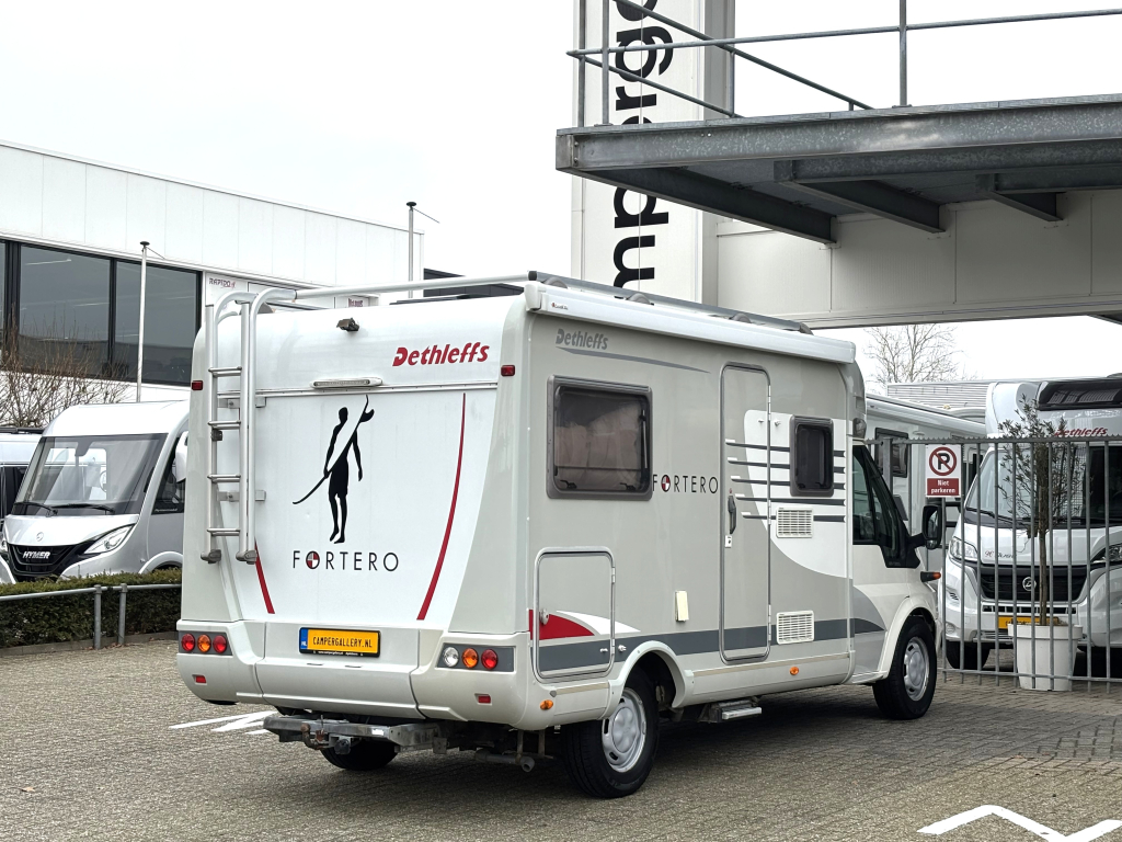 Dethleffs Fortero 5975 CAMA TRANSVERSAL AIRE ACONDICIONADO DE MOTOR ENGANCHE DE REMOLQUE foto: 20