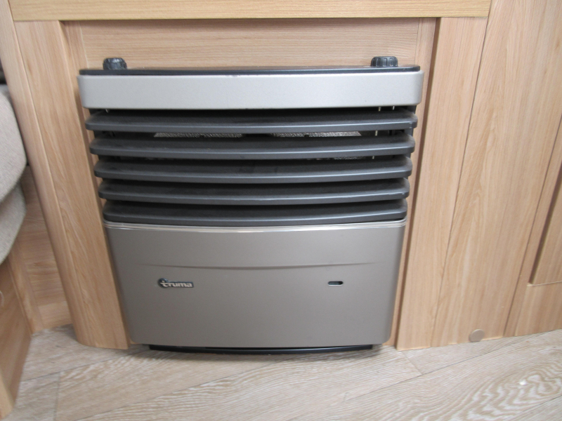 Hobby De Luxe 455 UF SEHR GEPFLEGT UND MIT MOVER Foto: 14