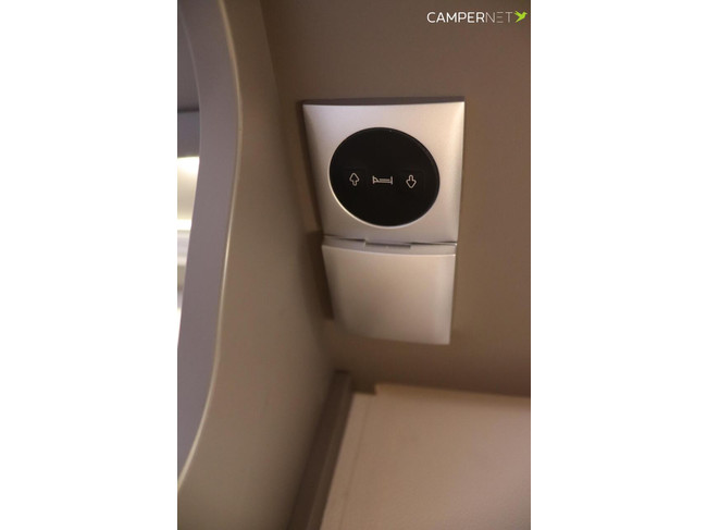 LMC Tourer Lift H664 170pk Automaat | Lengtebedden | Hefbed | Dieselverwarming | Grote garage | Fietsendrager | Multimedia systeem | foto: 22