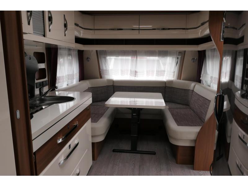 Hobby Excellent 540 FU mover en voortent  foto: 11