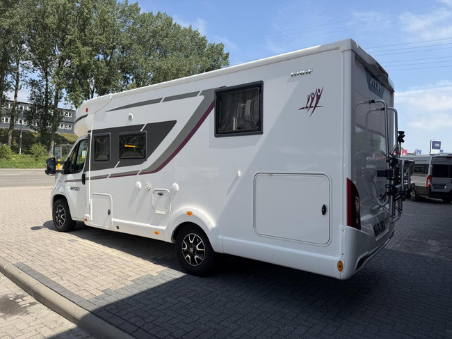 RAPIDO 686F Ultimate Line Automatik EP Level LPG Lithium Wechselrichter Foto: 6