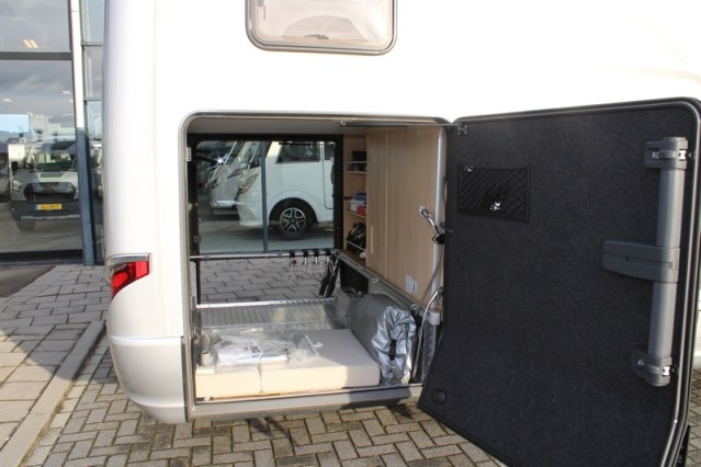 Volledig luchtgeveerde Hymer B ML I 780 9 G Tronic Automaat 170 pk Mercedes 417 CDI (53  foto: 15
