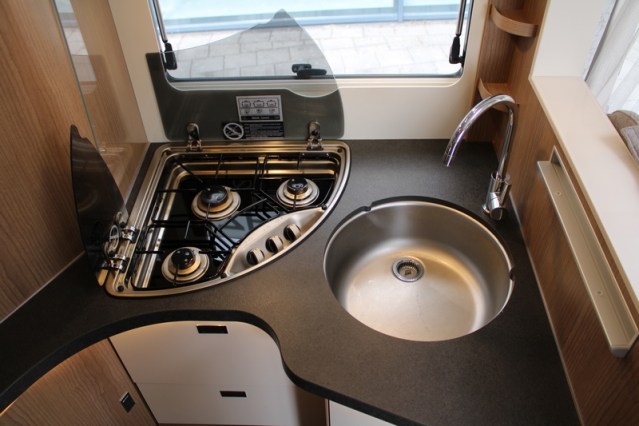 Robuuste AUTOMAAT 180 pk Malibu I 490 LE by Carthago hef-en enkele lengte bedden (124  foto: 44