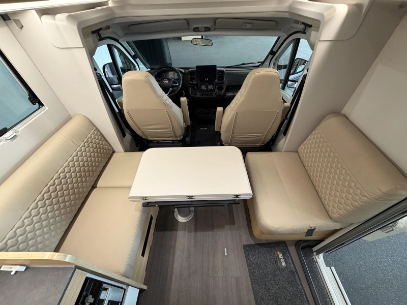 Adria Coral Plus 650 DC Queensbett / Automatik Foto: 8