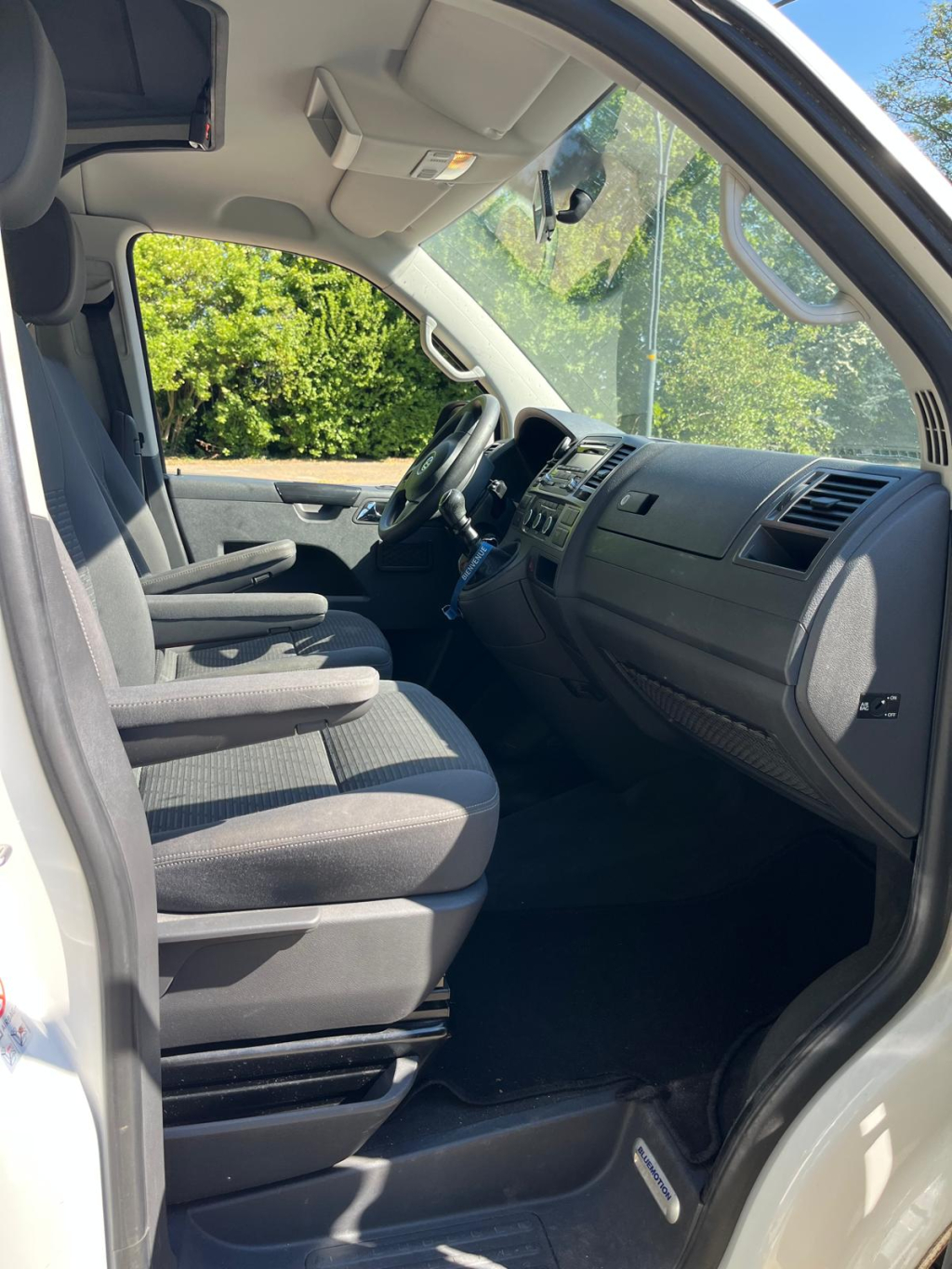VOLKSWAGEN MULTIVAN STARTLINE photo: 7