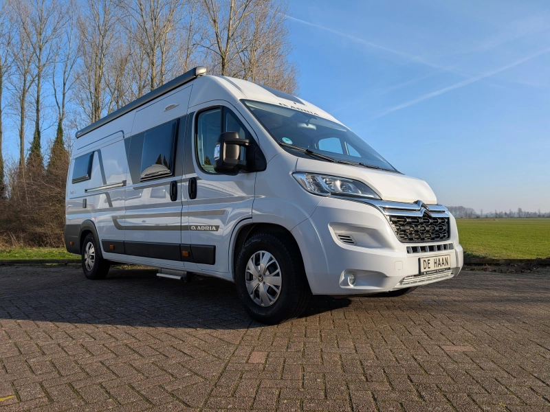 Adria Twin Axess 640 SL Lengtebedden buscamper  foto: 1