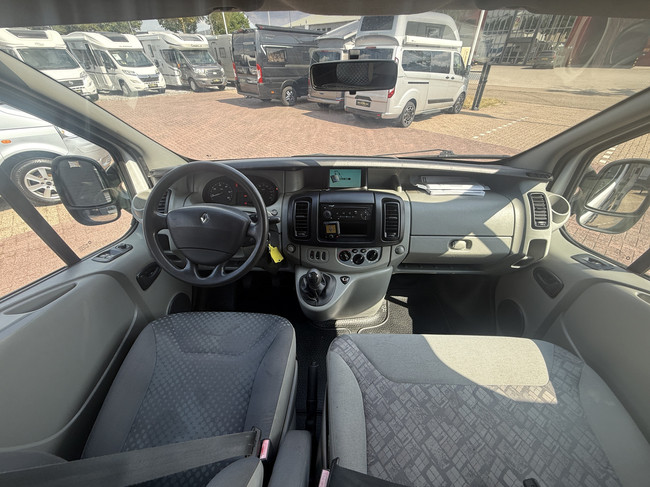 Renault traffic buscamper professioneel omgebouwd hefdak airco cruise ctr 2 slaapplaatsen luifel thule foto: 7