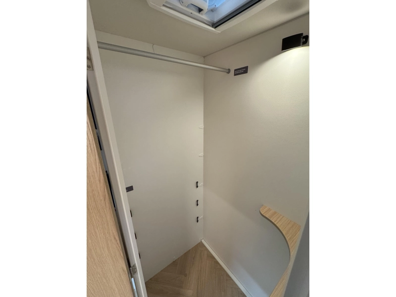 LMC E:dero 470K Ventana delantera abatible foto: 15