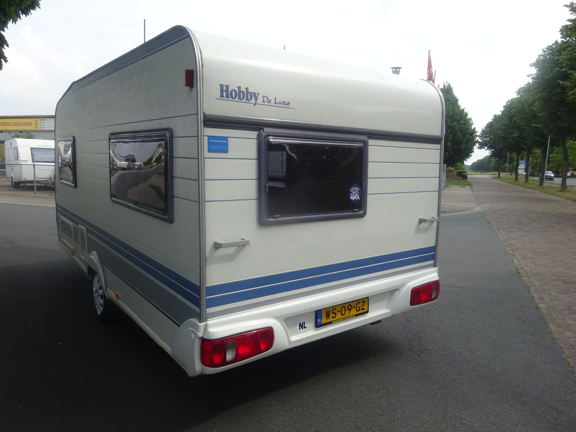 Hobby De luxe 440SF Met Brede Keuken +Vast Bed en Treinzit foto: 6