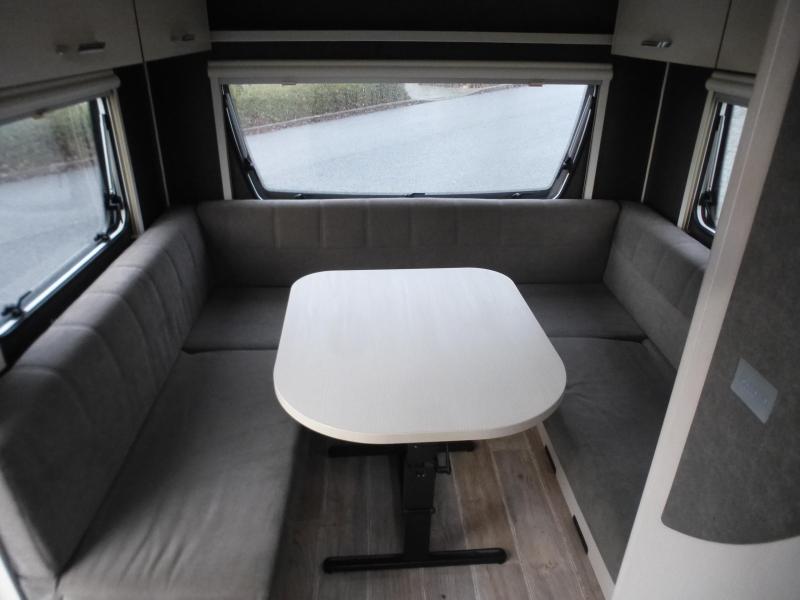 Dethleffs C'Go UP 525 KR 7 slaap plaatsen  foto: 9