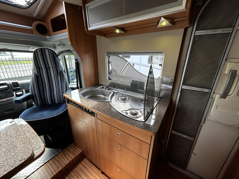 Dethleffs Globe4 T 6471-4 Querbett/Hubbett/2010/7-m Foto: 12