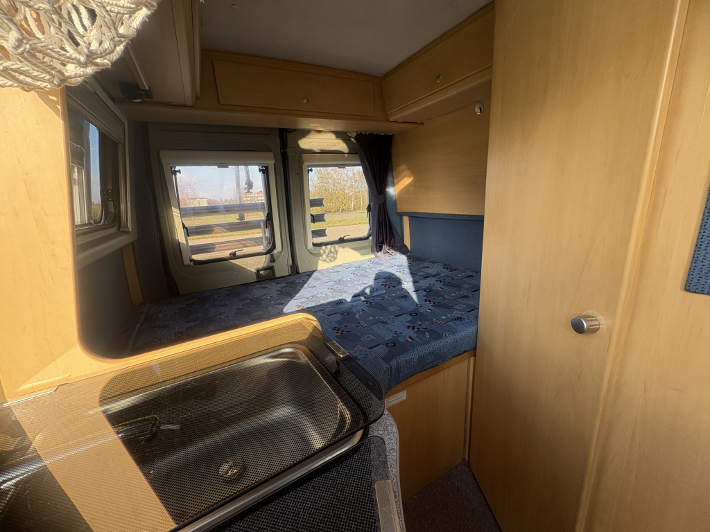 Pössl 2Win Vast bed 2.8 Turbo/128pk/AIRCO foto: 11